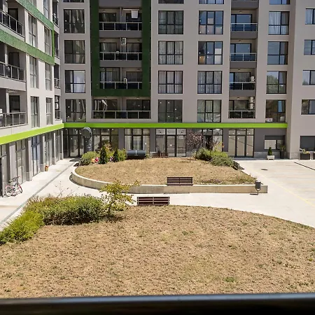 Chic 1br Flat & Garage I Garden Residence, By Flat Mаnаger Apartamento